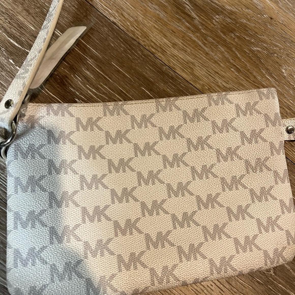 Michael Kors belt bag - Picture 3 of 5